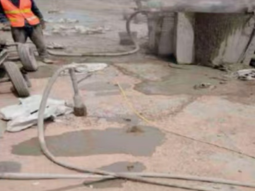 新巴尔虎左水泥混凝土路面板底注浆技术 路面脱空注浆整治方案